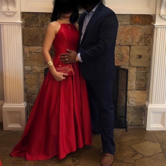 David’s bridal red ball gown - Picture 5 of 7